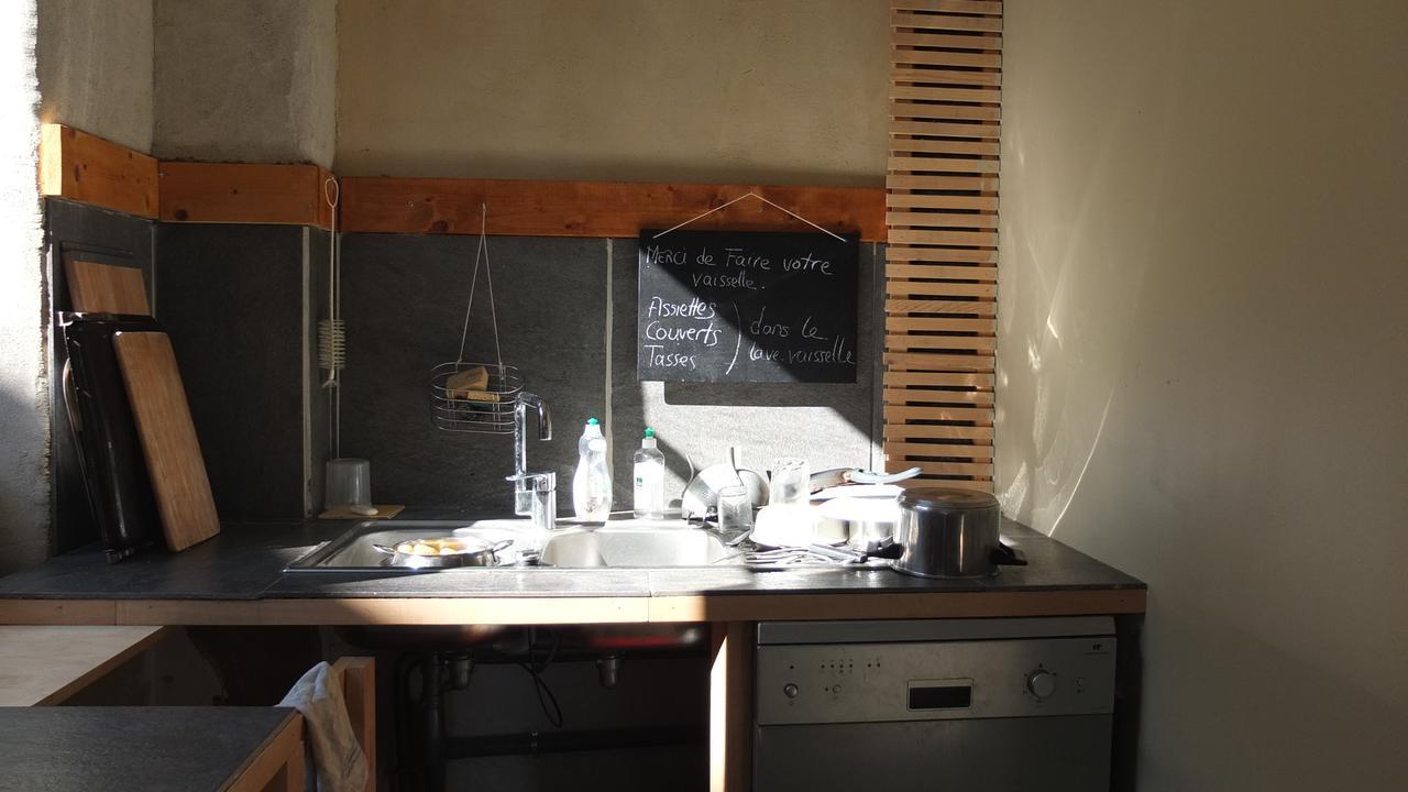 La Maison Rouge - Backpacker Hostel Σαιντ-Ετιέν Εξωτερικό φωτογραφία